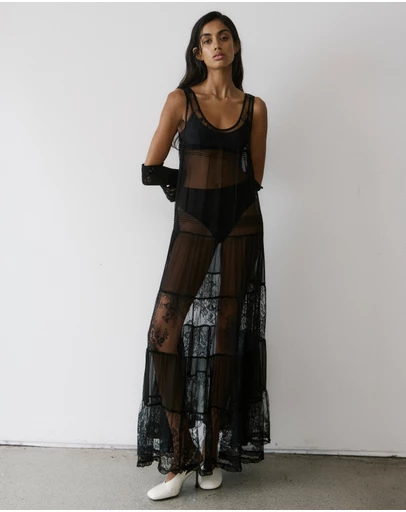 Minima Esenciales - Amelia Lace Panel Maxi Dress