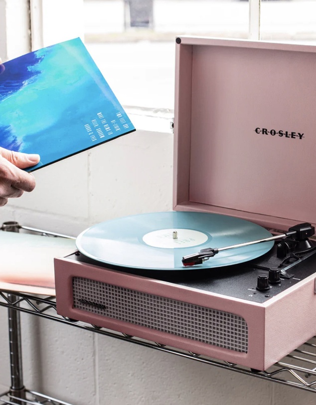 Crosley - Crosley Voyager Bluetooth Portable Turntable + Crosley Asheville Stand Bundle - Amethyst