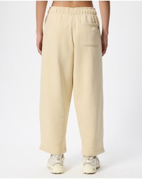 New Balance - Trackside Fleece Barrel Pants