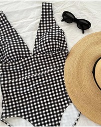 UNE PIECE - Classic V-Neck One Piece Swimsuit