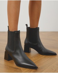 Atmos&Here - Elsa Leather Ankle Boots