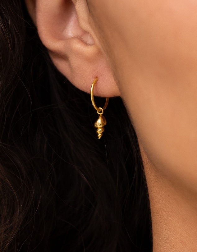 SAINT VALENTINE - Conch Shell Mini Hoops - Gold - ICONIC EXCLUSIVE