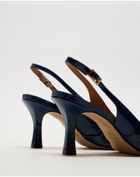 Nina Armando - Lauren Heels