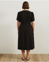 Atmos&Here Curvy - Daisy Flutter Sleeve Midi Dress