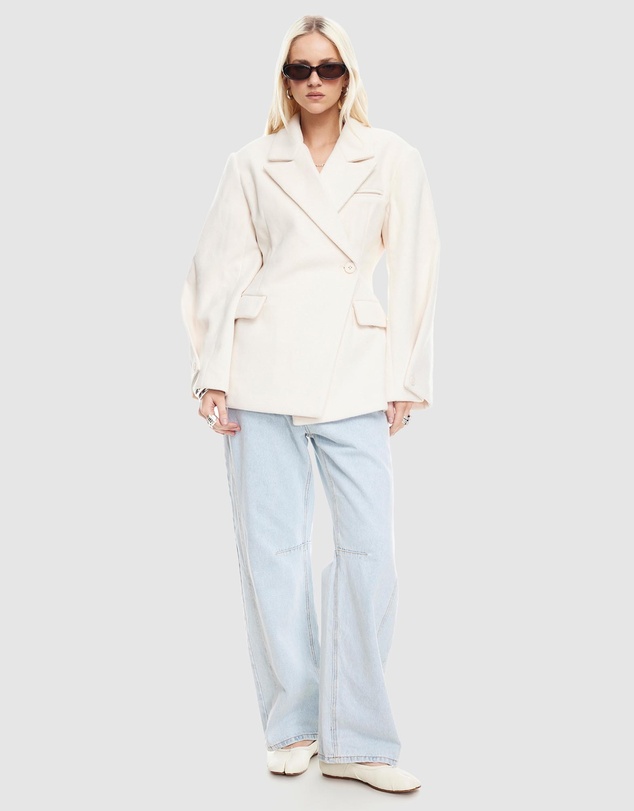 Lioness - Heart Shaped Coat - ICONIC EXCLUSIVE