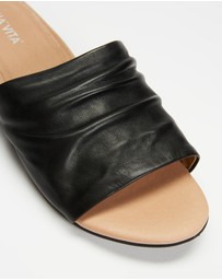 Mia Vita - Maple Slide - Black