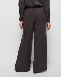 Commonry - Megan Pant