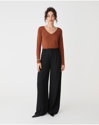 Forcast - Isla V-Neck Bamboo Top