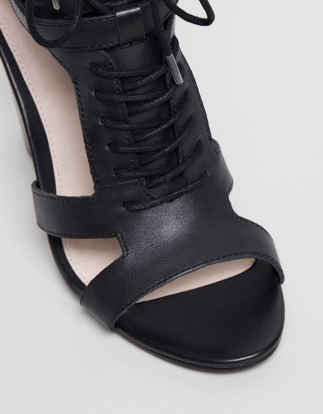IRIS Footwear - Robin