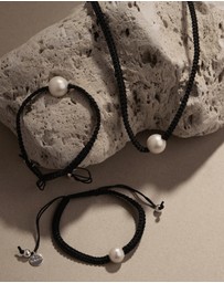 Najo - Coco Lagoon 10mm Pearl Bracelet - Black