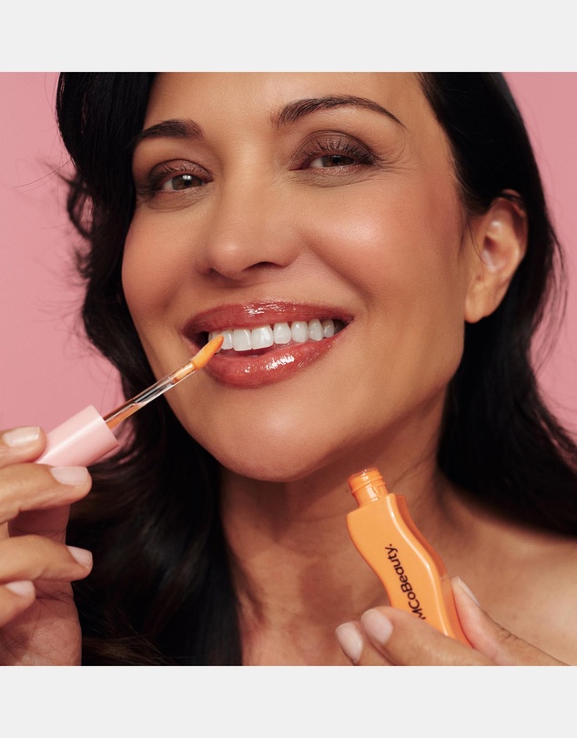 MCoBeauty - Golden Glow Lip Oil - Tropical Mango