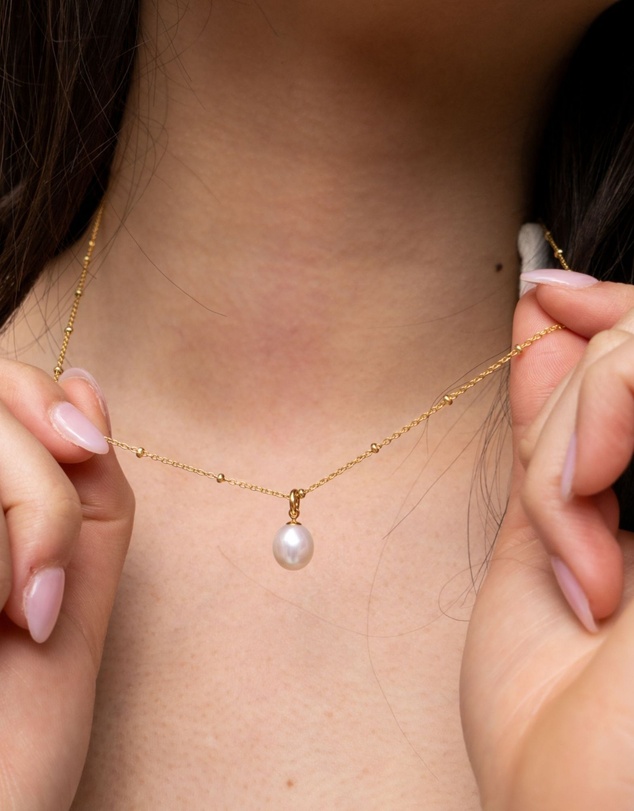 Dower & Hall - Women's Timeless Adjustable 10mm Oval White Freshwater Pearl Pendant In Gold Vermeil