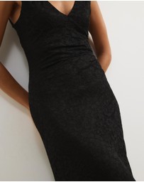 Atmos&Here - Nessi V-Neck Lace Midi Dress