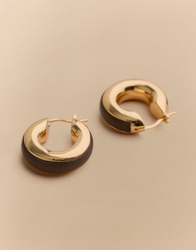 Trenery - Lutra Huggie Earrings in Chocolate