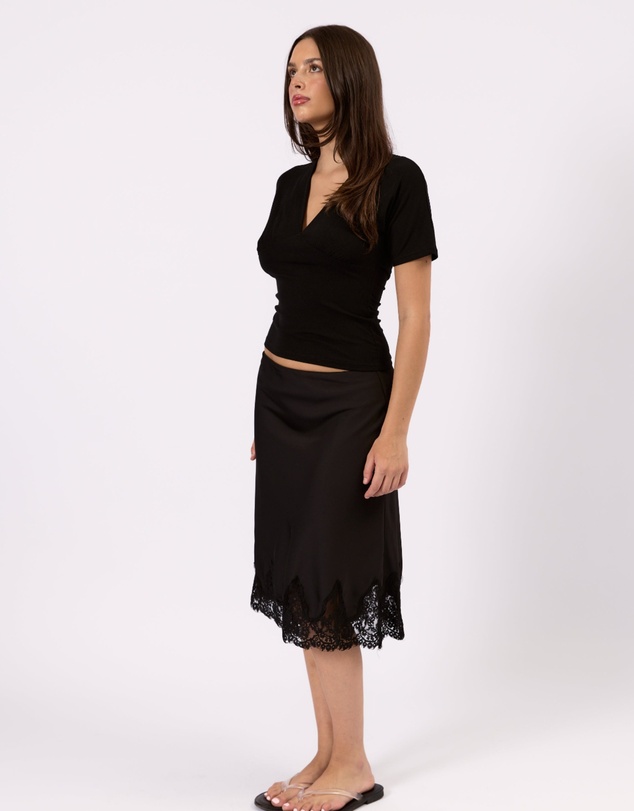 Style Addict - The Lace Skirt