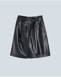 Marella - ICONIC EXCLUSIVE - Emily Ratajkowski - Train Leather Short Trouser