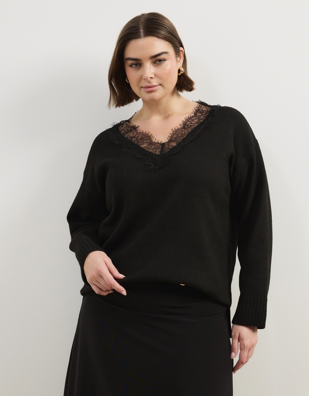 Atmos&Here Curvy - Teo V Neck Knit Jumper With Lace Trim