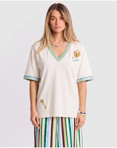 MAKU - Love Lock V-Neck Tee
