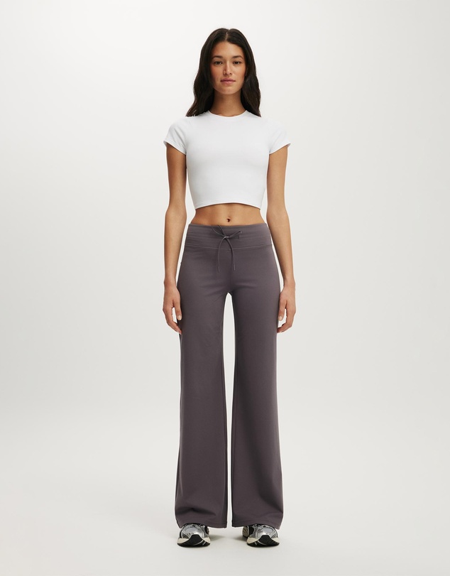 Cotton On Body Active - Ultra Soft Cropped Fitted Tshirt