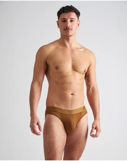 TEAMM8 - Casanova Brief