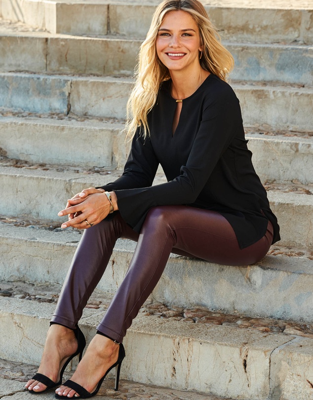 Sosandar - Keyhole Detail Fluted Cuff Tunic Top
