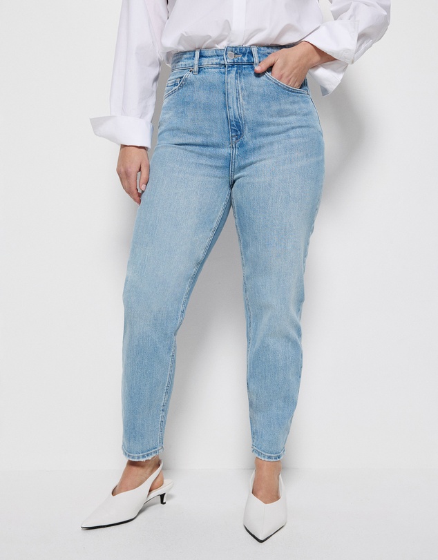 Commonry - The High Rise Crop Girlfriend Jean