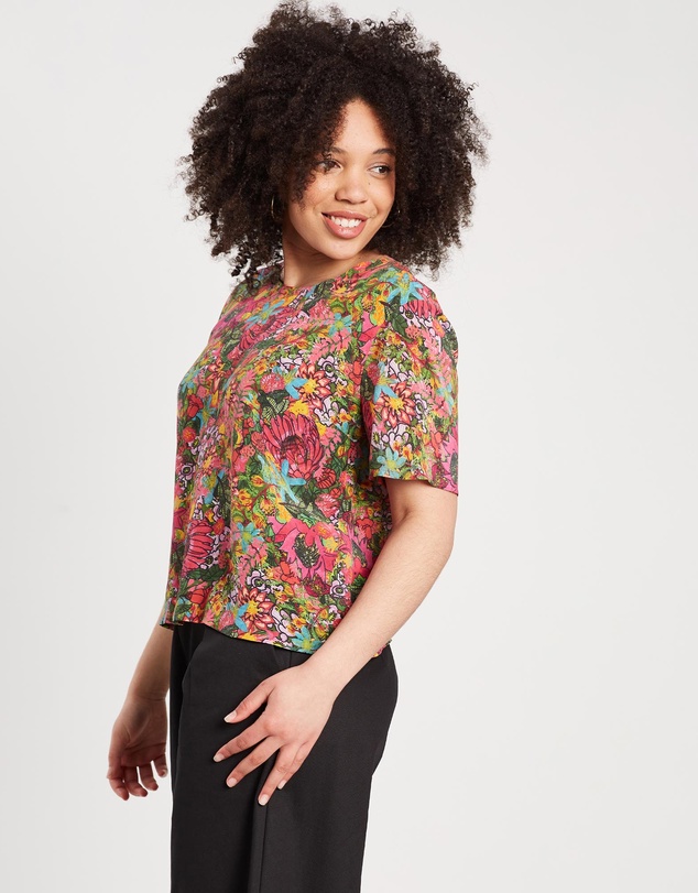 The Social Outfit - Silk Tee - Fairfield Bloom