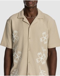 yd. - Kai Embroidered Short Sleeve Shirt