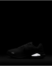 Nike - Structure 26 - Women's