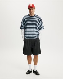 Cotton On - Super Baggy Pleated Short
