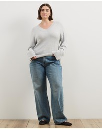 Atmos&Here Curvy - April Classic V-Neck Knit Jumper