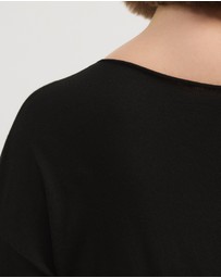 Atmos&Here Curvy - Della Off Shoulder Fine Knit Top