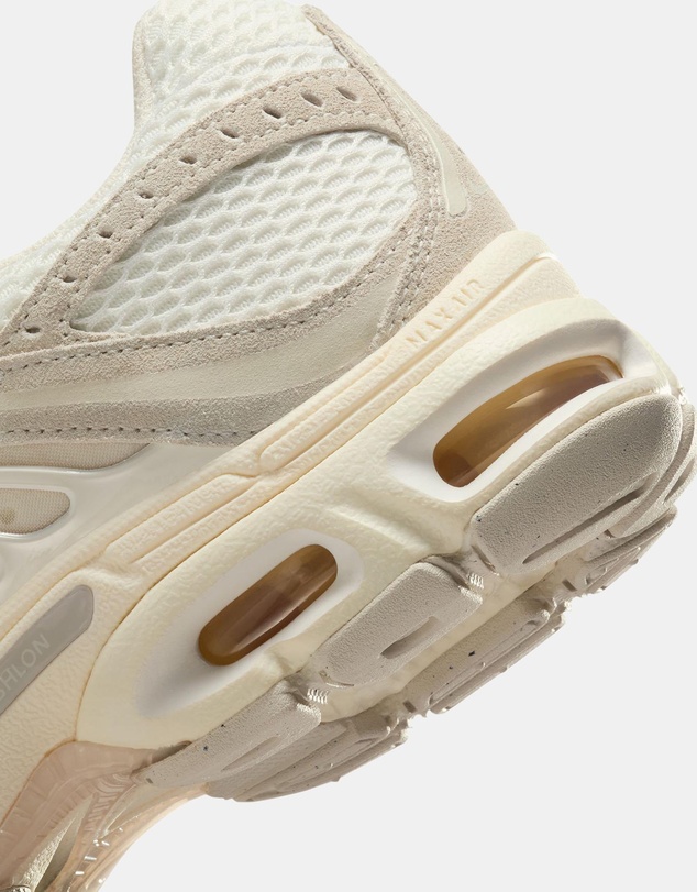 Nike - Air Max Moto 2K SE - Women's