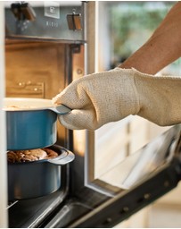 Joseph Joseph - Nest™ Bake 23cm Non-Stick Round Cake Tin with Easy-Pull Handles