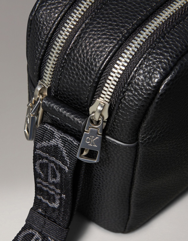 Calvin Klein - Crossbody Bag
