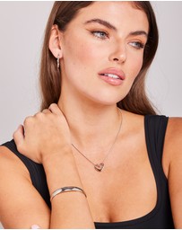 Zoe Olivia - Waterproof Minimalist Heart Necklace