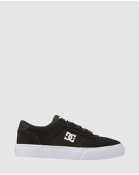 DC Shoes - Boys 8 to 16 Teknik Skate Shoes