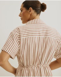 Atmos&Here Curvy - Amy Tie Back Maxi Shirt Dress
