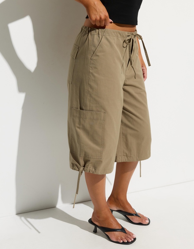 Dazie - Sofia Low Rise Cargo Shorts