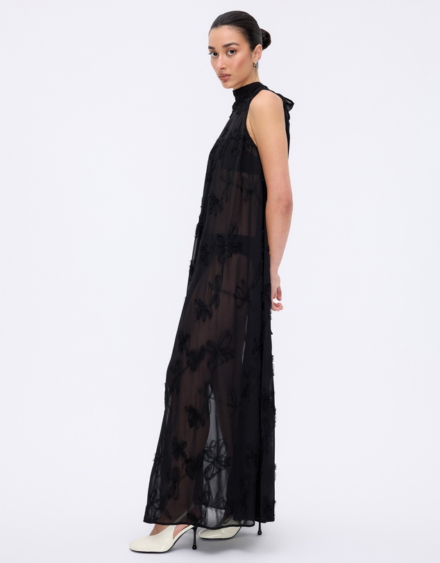Minima Esenciales - Maelle Floral Applique Maxi Dress