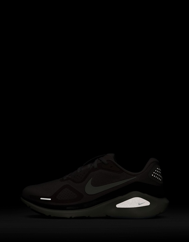 Nike - Structure 26 - Women's