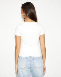 Dazie - Kiss V-Neck Tee
