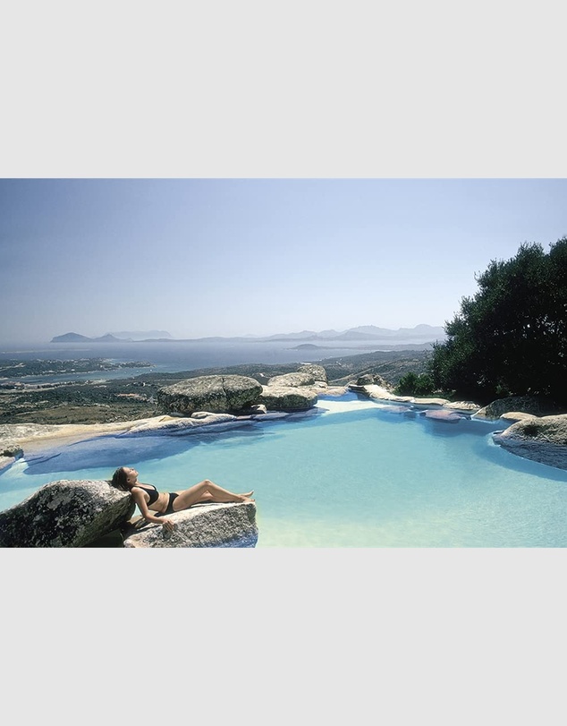 Brumby Sunstate - Poolside With Slim Aarons