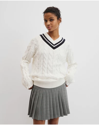 Country Road - V-neck Cable Knit