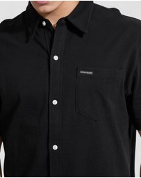 GUESS - GUESS JEANS Short Sleeve Regular Button Front Tee