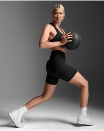 2XU - 6in Form Stash Hi-Rise Compression Shorts