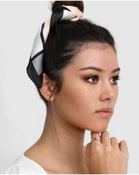 Belle & Bloom - New Yorker Fashion Scarf