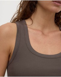 Assembly Label - Robyn Scoop Neck Tank
