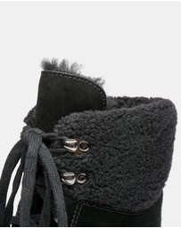 EVERAU - Australian Shepherd Ugg Mina Cow Suede Upper Martens