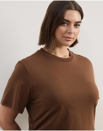 Atmos&Here Curvy - Emi Asymmetric Hem T-Shirt